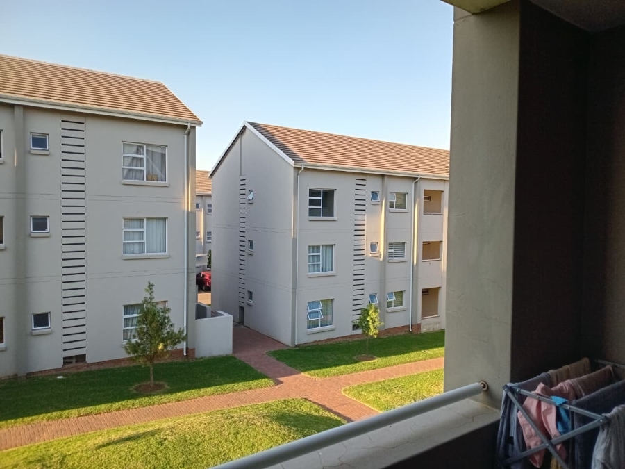 2 Bedroom Property for Sale in Blue Hills Gauteng