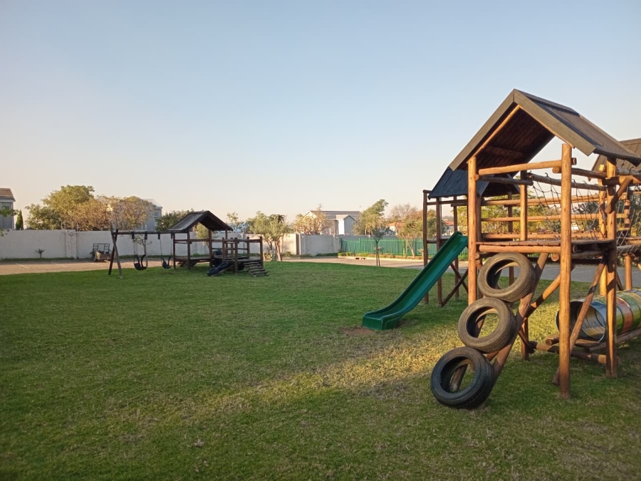 2 Bedroom Property for Sale in Blue Hills Gauteng