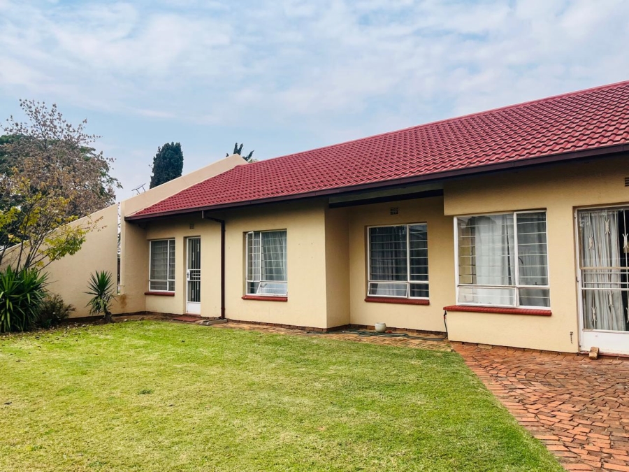 3 Bedroom Property for Sale in Simmerfield Gauteng