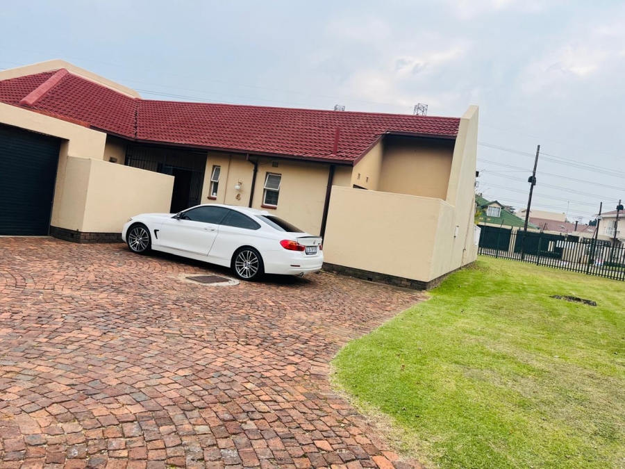 3 Bedroom Property for Sale in Simmerfield Gauteng
