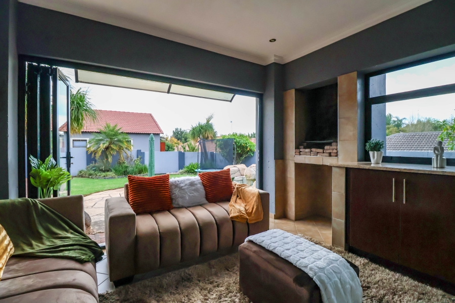3 Bedroom Property for Sale in Thatchfield Estate Gauteng