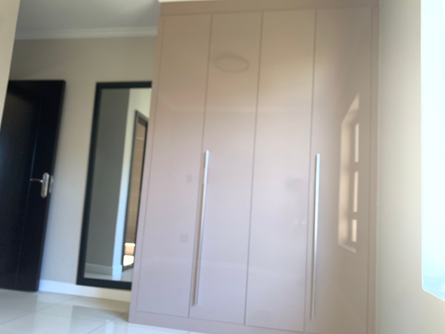 2 Bedroom Property for Sale in Blue Hills Gauteng