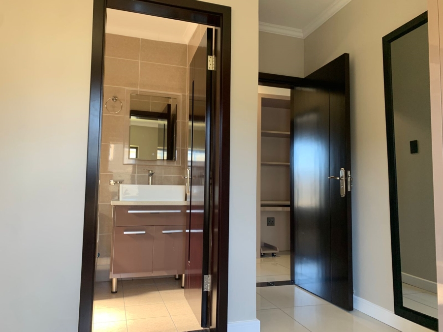 2 Bedroom Property for Sale in Blue Hills Gauteng