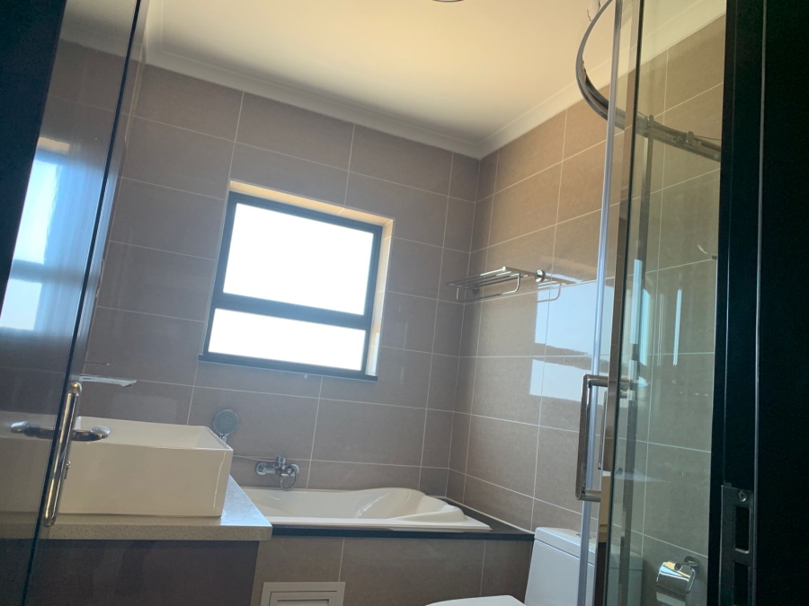 2 Bedroom Property for Sale in Blue Hills Gauteng