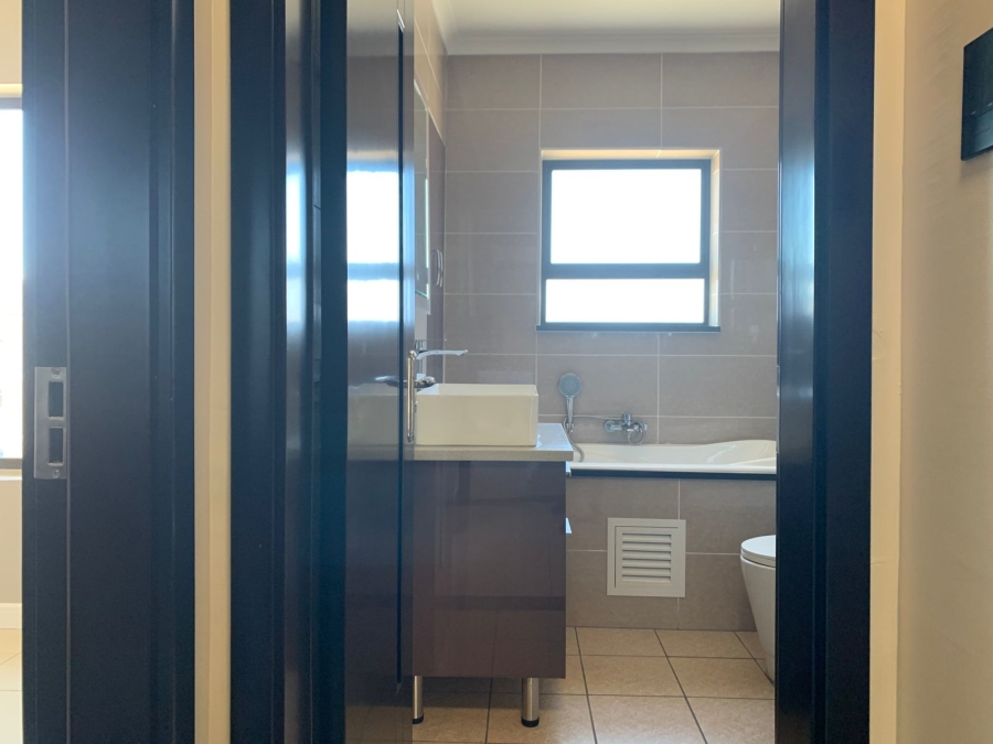 2 Bedroom Property for Sale in Blue Hills Gauteng