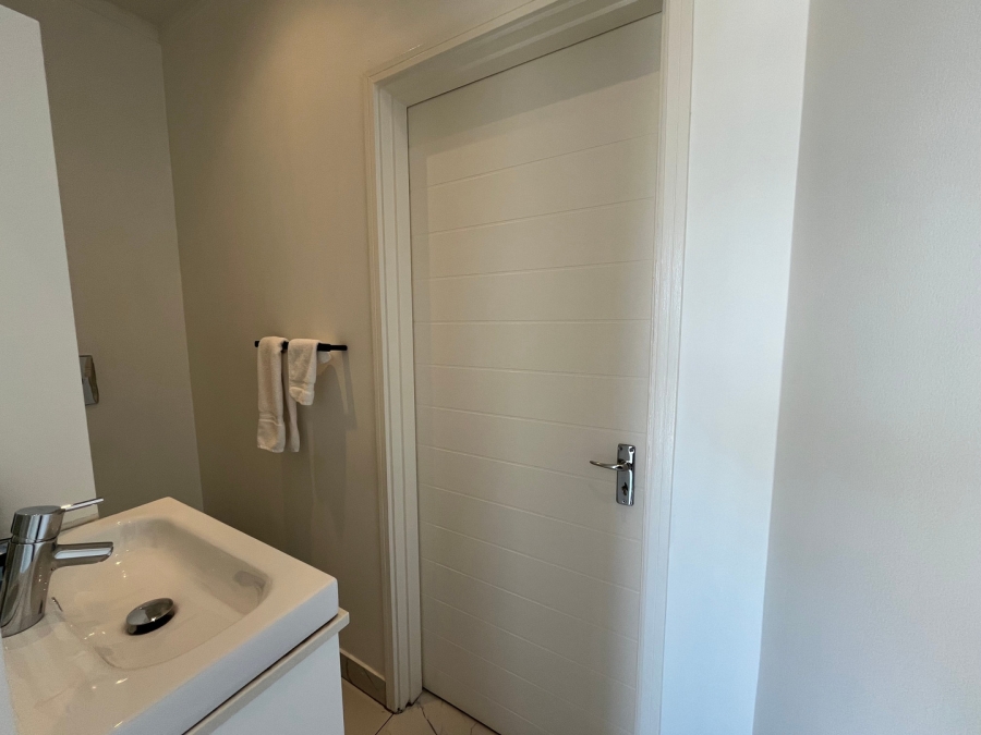 To Let 3 Bedroom Property for Rent in Sandown Gauteng