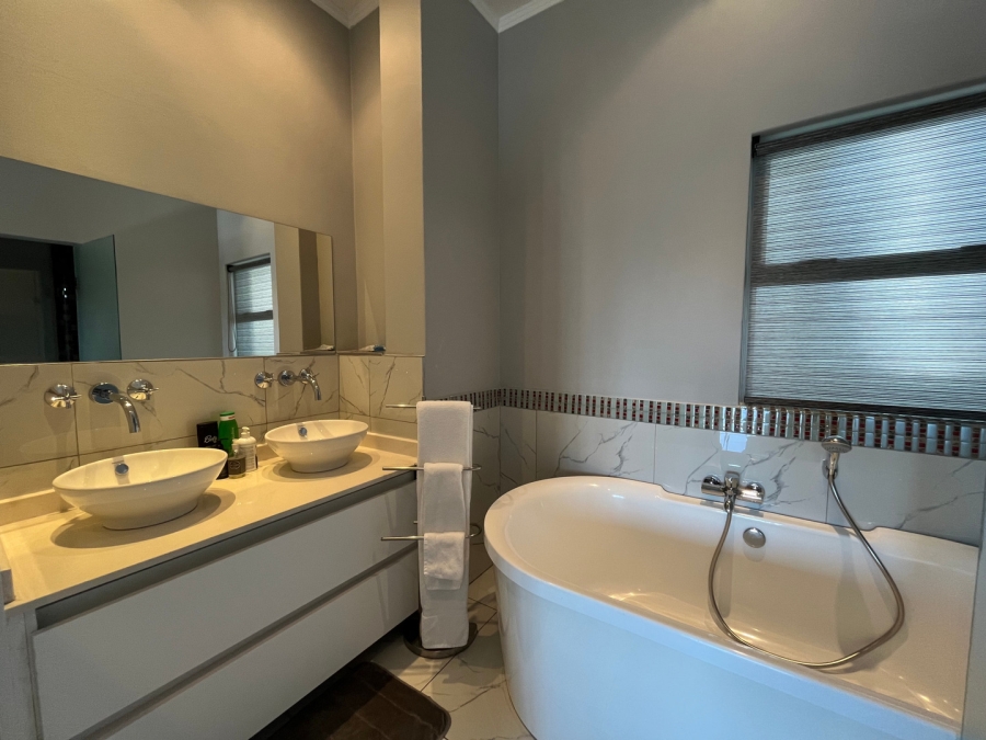 To Let 3 Bedroom Property for Rent in Sandown Gauteng