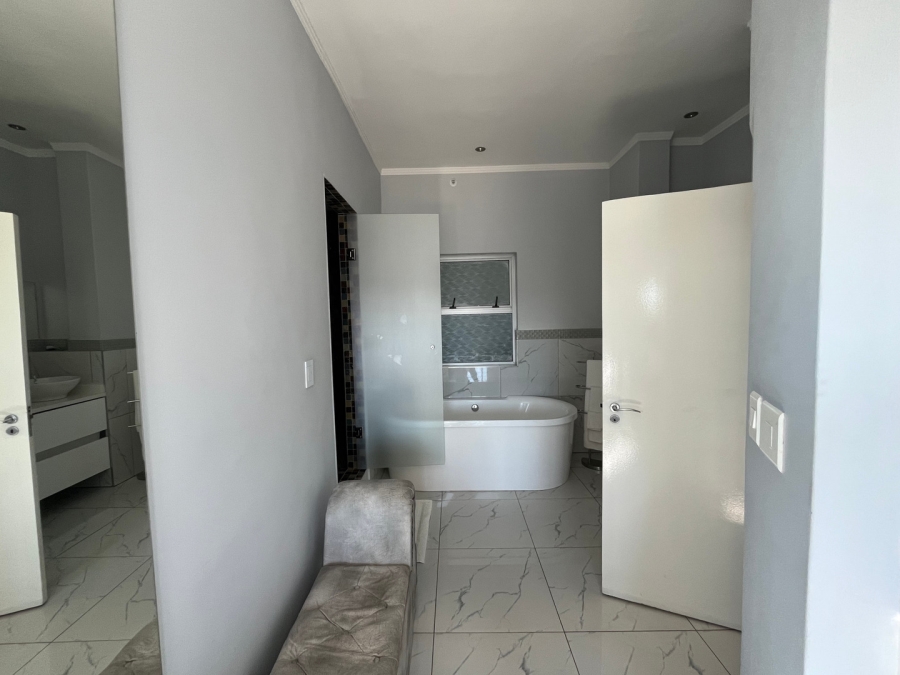 To Let 3 Bedroom Property for Rent in Sandown Gauteng