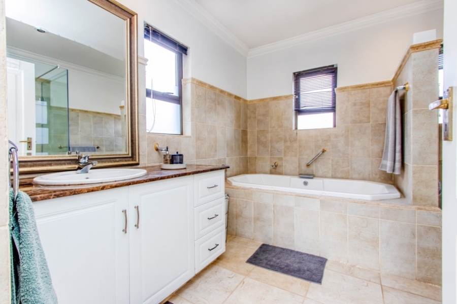 To Let 5 Bedroom Property for Rent in Dainfern Golf Estate Gauteng