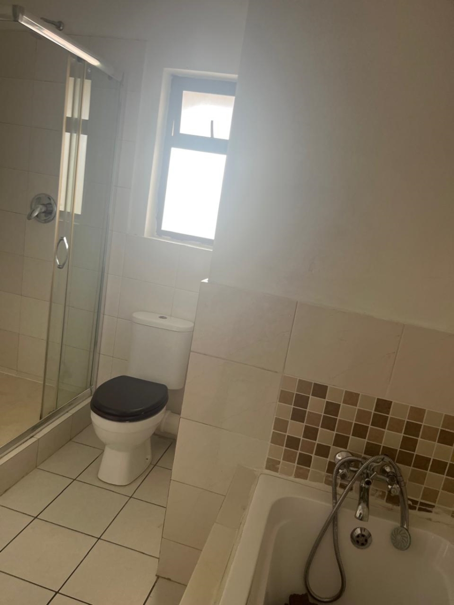 1 Bedroom Property for Sale in Noordwyk Gauteng