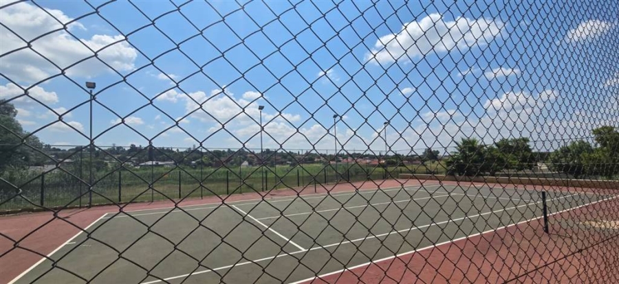 1 Bedroom Property for Sale in Noordwyk Gauteng