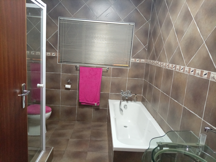 4 Bedroom Property for Sale in Vanderbijlpark SE 2 Gauteng