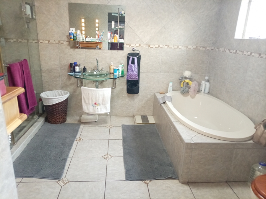4 Bedroom Property for Sale in Vanderbijlpark SE 2 Gauteng