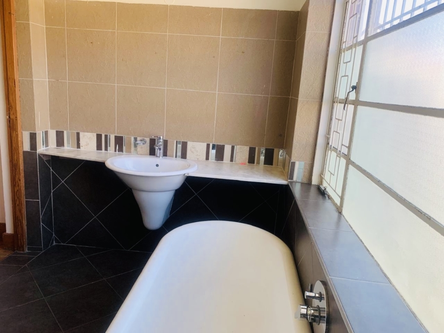 3 Bedroom Property for Sale in Orange Grove Gauteng