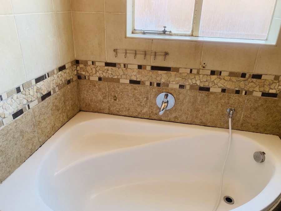 3 Bedroom Property for Sale in Orange Grove Gauteng