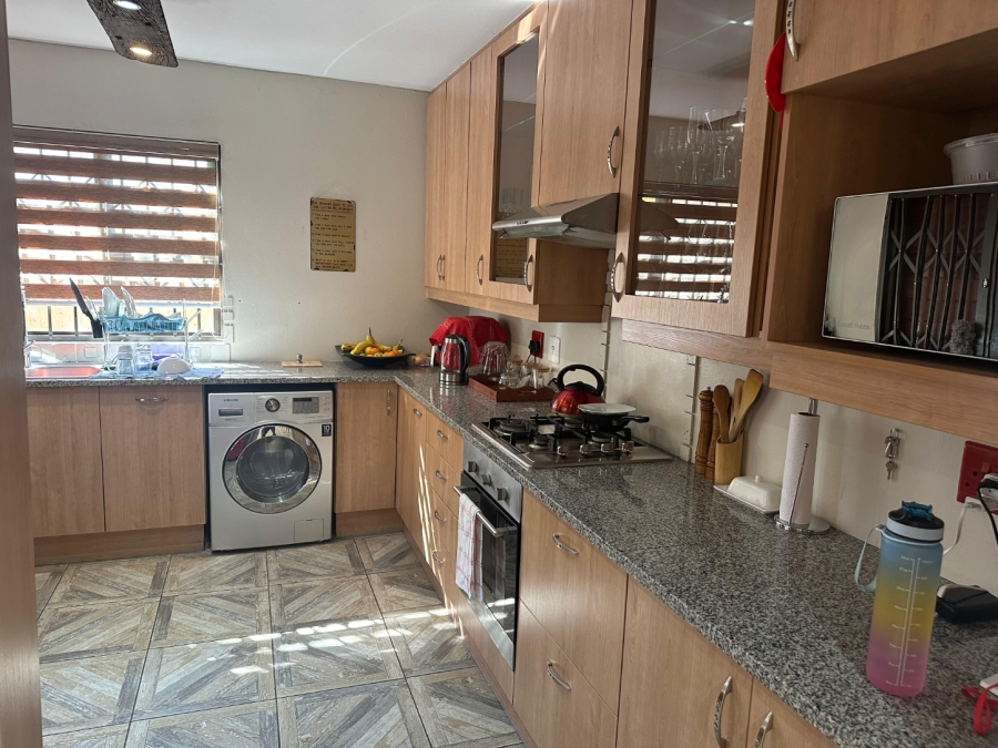3 Bedroom Property for Sale in Edenvale Central Gauteng