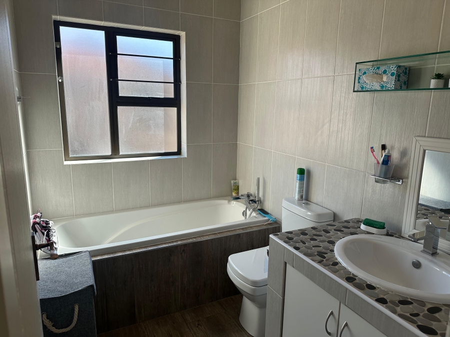 3 Bedroom Property for Sale in Edenvale Central Gauteng