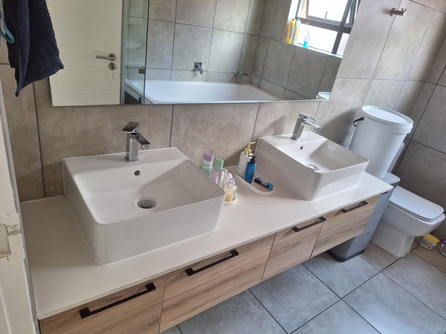 3 Bedroom Property for Sale in Six Fountains Residential Estate Gauteng