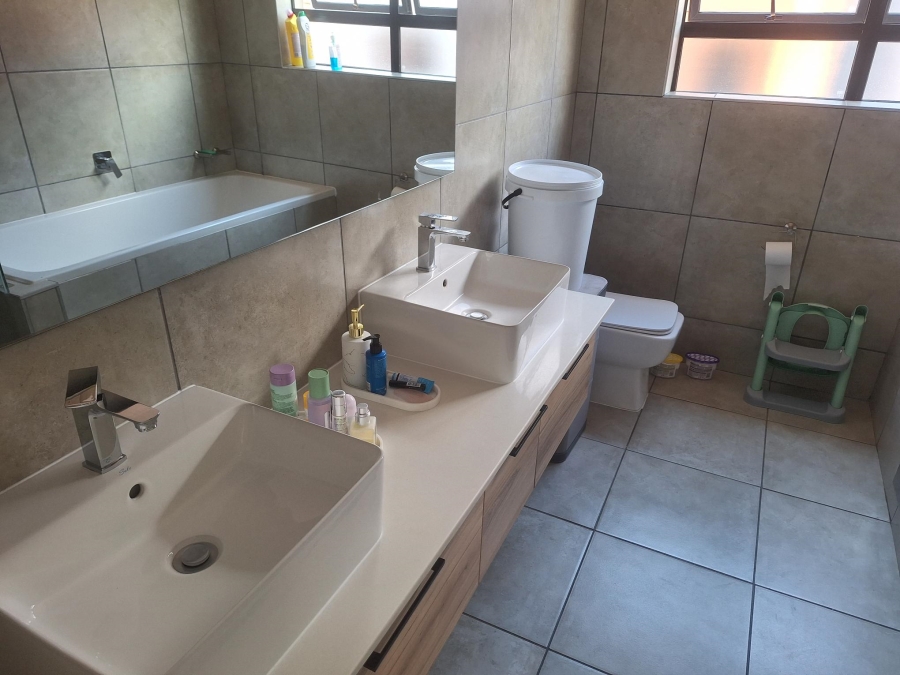 3 Bedroom Property for Sale in Six Fountains Residential Estate Gauteng