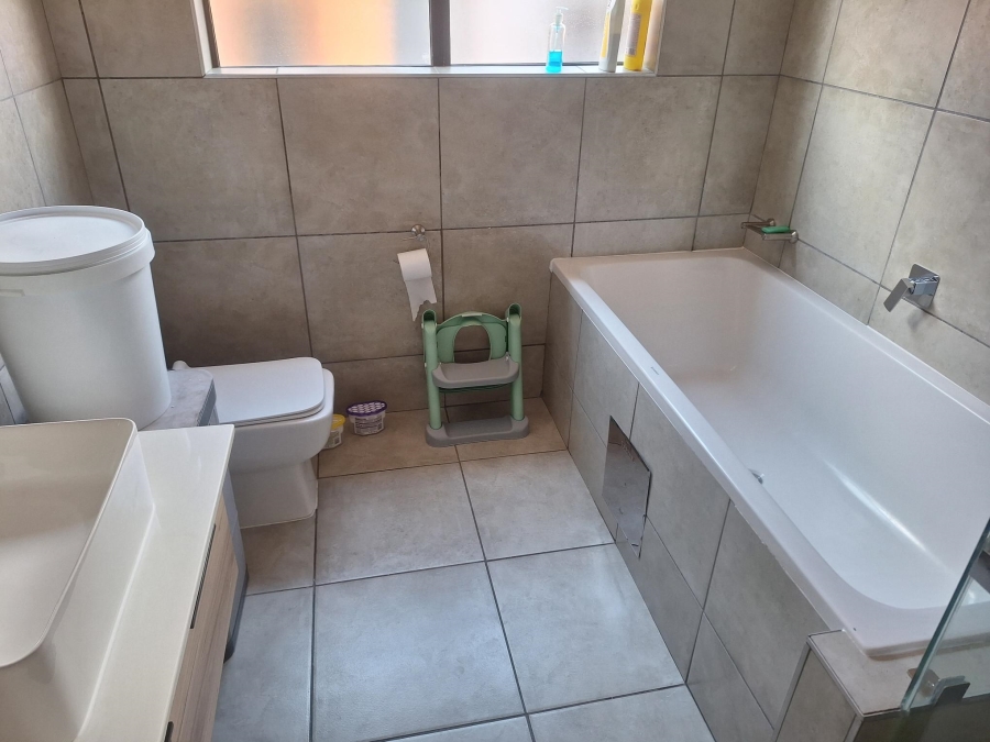 3 Bedroom Property for Sale in Six Fountains Residential Estate Gauteng