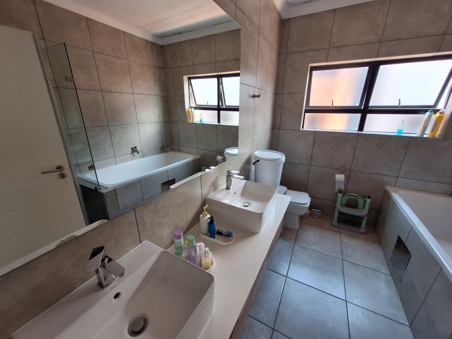 3 Bedroom Property for Sale in Six Fountains Residential Estate Gauteng