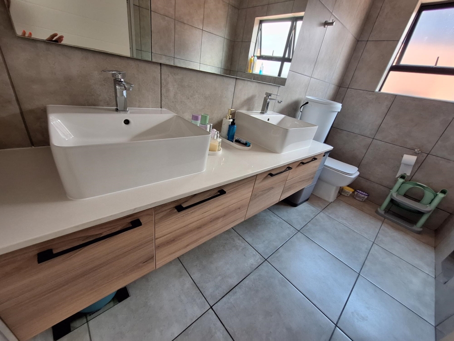 3 Bedroom Property for Sale in Six Fountains Residential Estate Gauteng