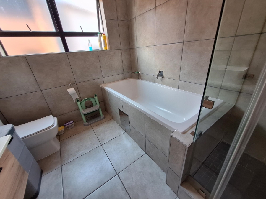 3 Bedroom Property for Sale in Six Fountains Residential Estate Gauteng