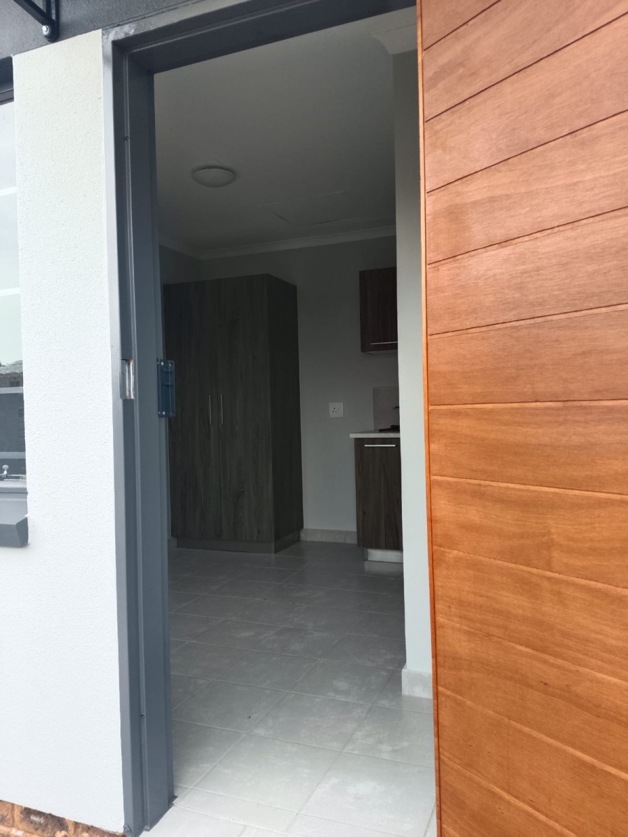 To Let 1 Bedroom Property for Rent in Glenway Estate Gauteng