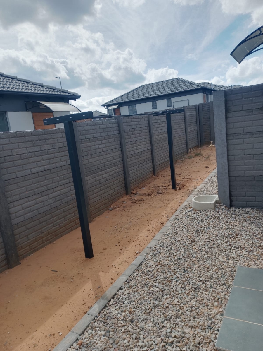 To Let 1 Bedroom Property for Rent in Glenway Estate Gauteng