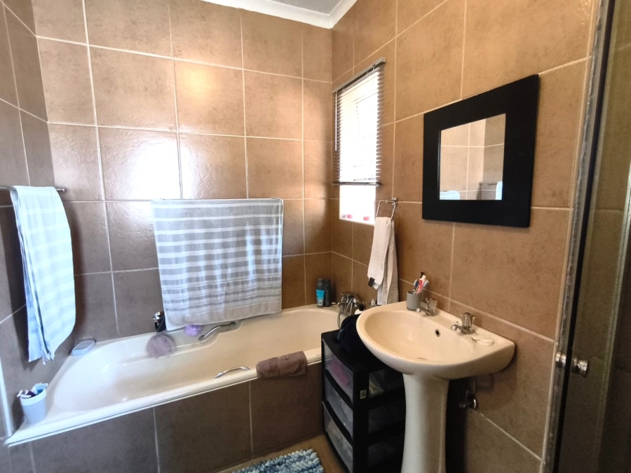 4 Bedroom Property for Sale in Randhart Gauteng
