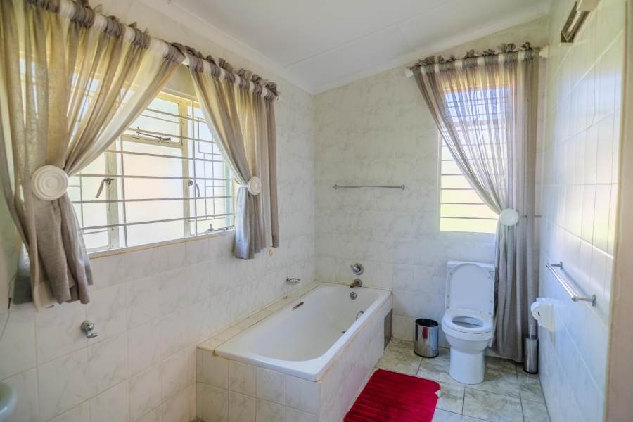 5 Bedroom Property for Sale in Golf View Gauteng