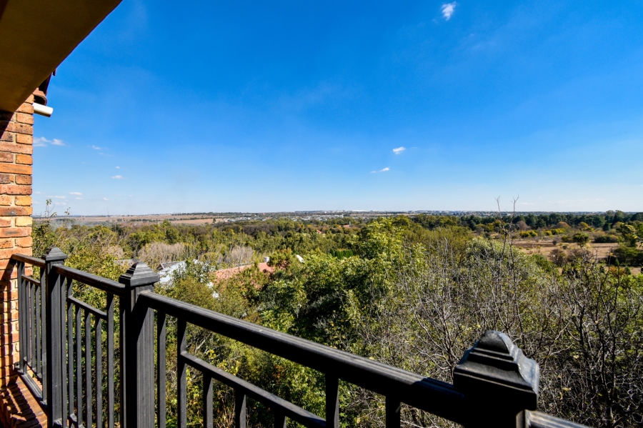 5 Bedroom Property for Sale in Cornwall Hill Gauteng