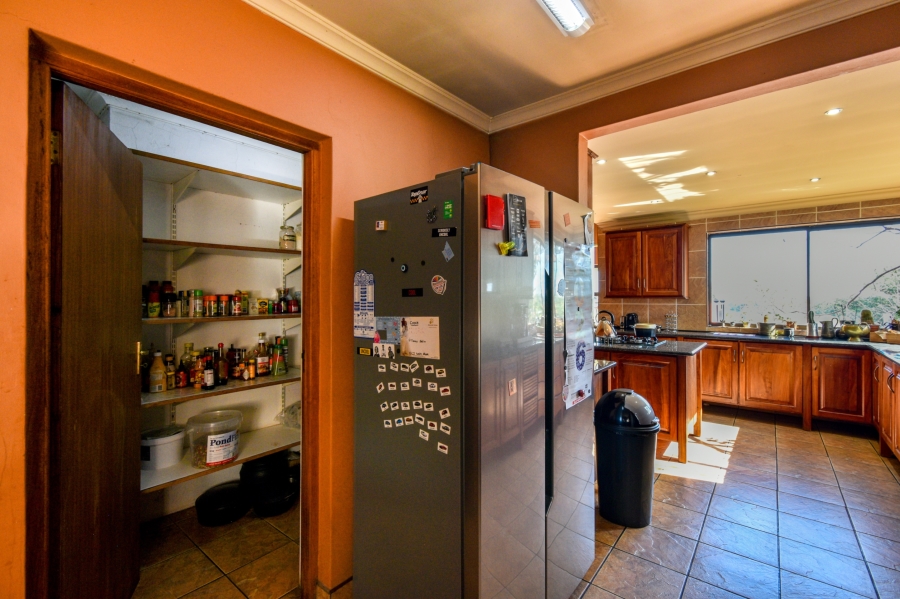 5 Bedroom Property for Sale in Cornwall Hill Gauteng