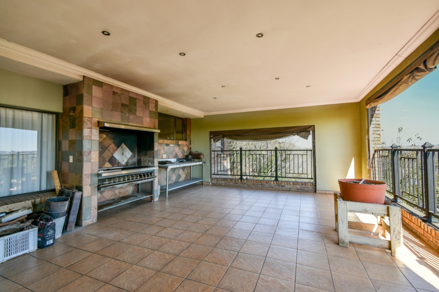 5 Bedroom Property for Sale in Cornwall Hill Gauteng