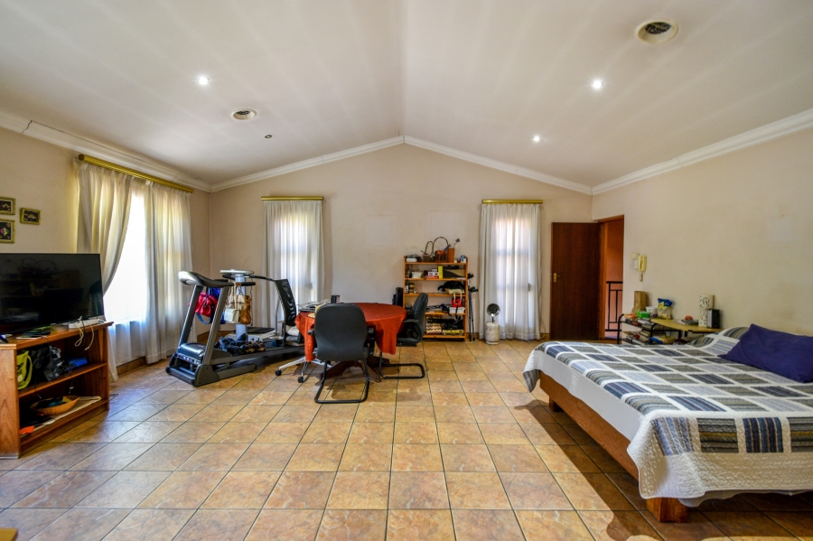 5 Bedroom Property for Sale in Cornwall Hill Gauteng
