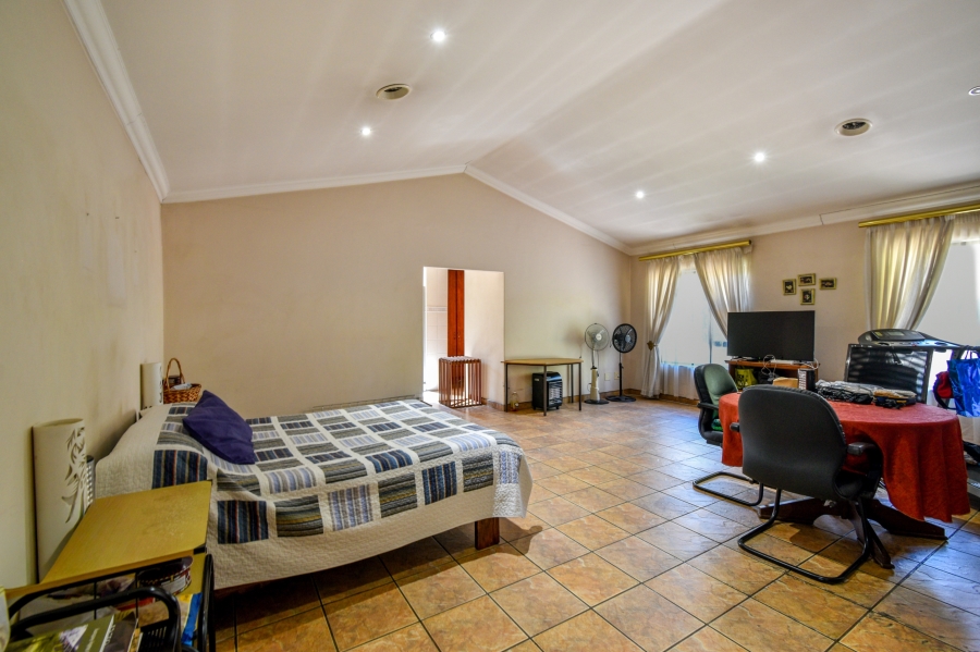 5 Bedroom Property for Sale in Cornwall Hill Gauteng