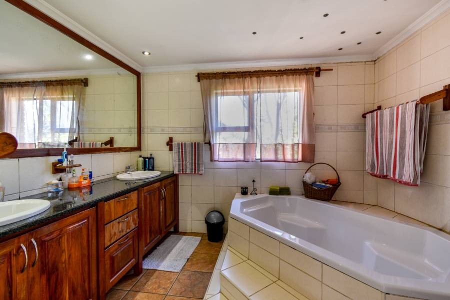 5 Bedroom Property for Sale in Cornwall Hill Gauteng
