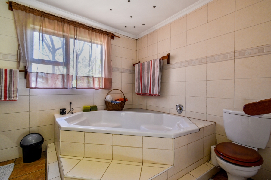5 Bedroom Property for Sale in Cornwall Hill Gauteng
