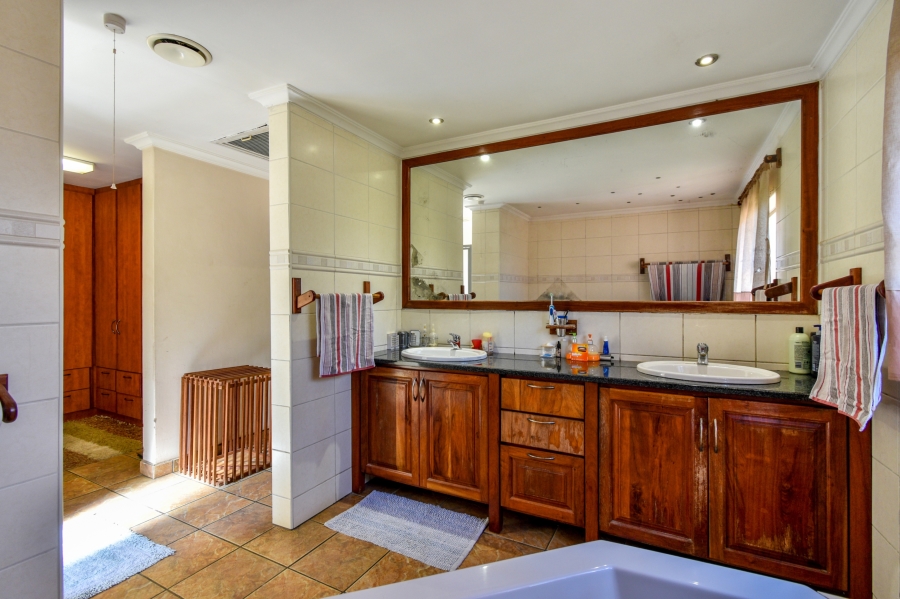 5 Bedroom Property for Sale in Cornwall Hill Gauteng