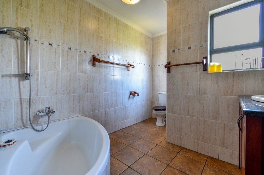 5 Bedroom Property for Sale in Cornwall Hill Gauteng