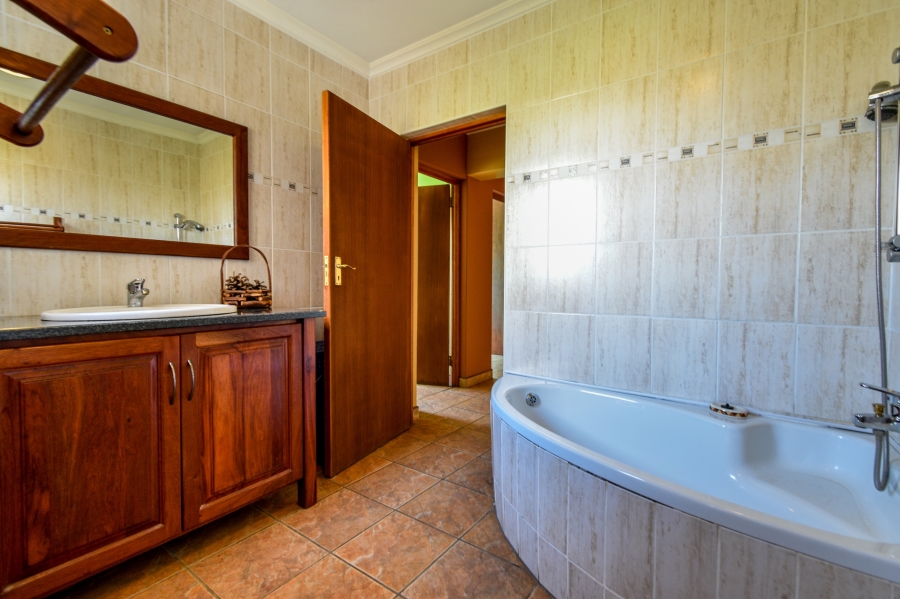 5 Bedroom Property for Sale in Cornwall Hill Gauteng