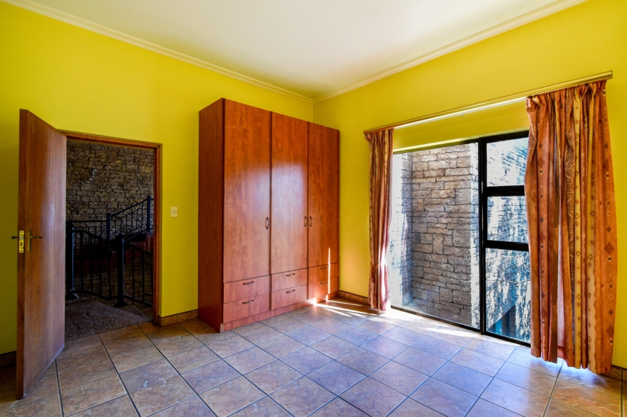 5 Bedroom Property for Sale in Cornwall Hill Gauteng