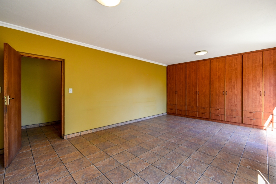 5 Bedroom Property for Sale in Cornwall Hill Gauteng
