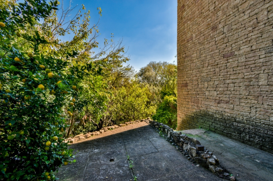 5 Bedroom Property for Sale in Cornwall Hill Gauteng