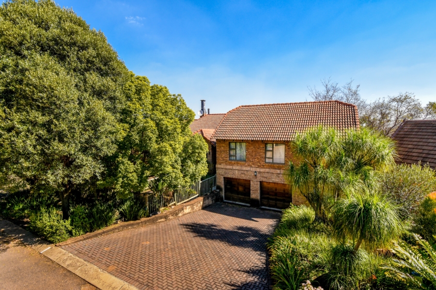 5 Bedroom Property for Sale in Cornwall Hill Gauteng