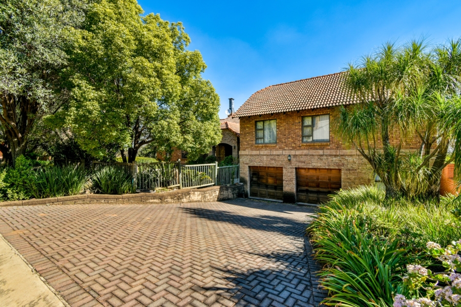 5 Bedroom Property for Sale in Cornwall Hill Gauteng