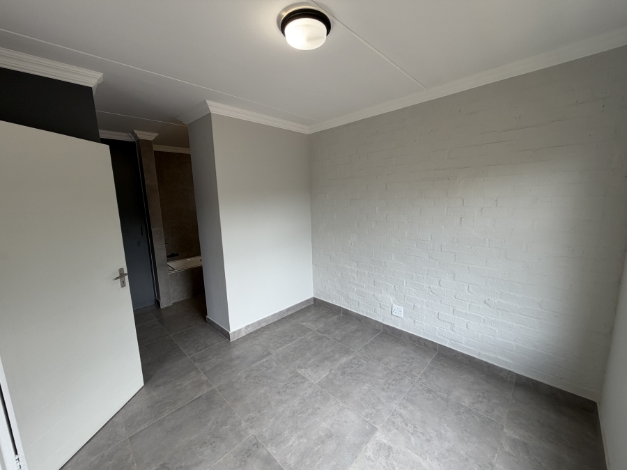 To Let 2 Bedroom Property for Rent in Moregloed Gauteng