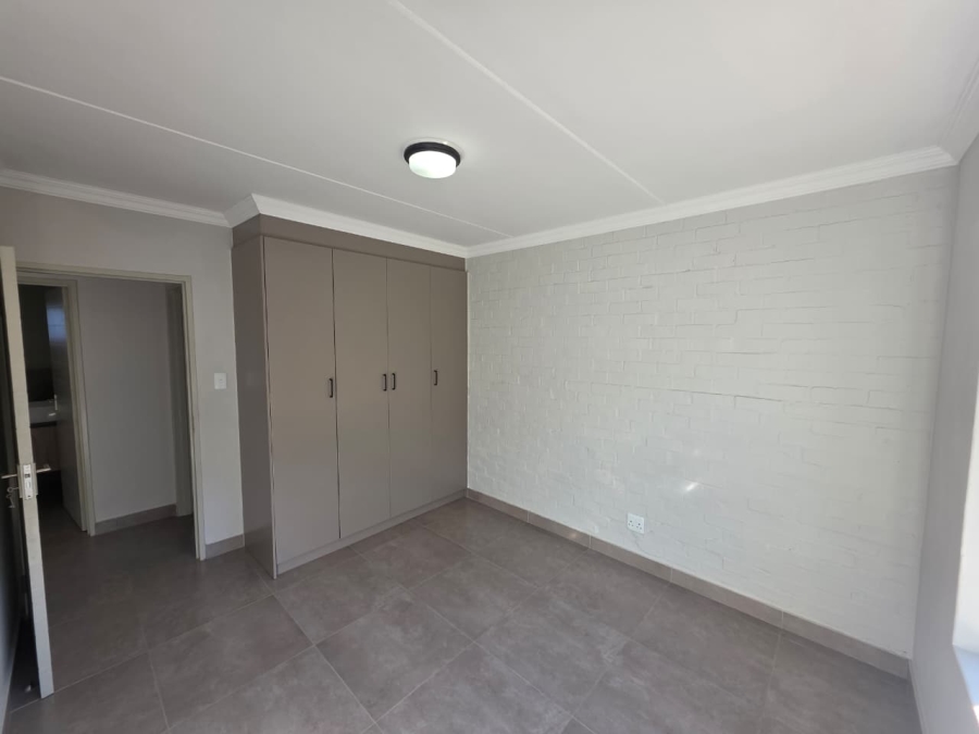 To Let 2 Bedroom Property for Rent in Moregloed Gauteng