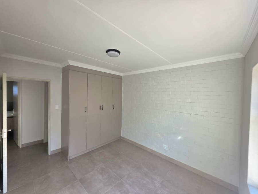 To Let 2 Bedroom Property for Rent in Moregloed Gauteng