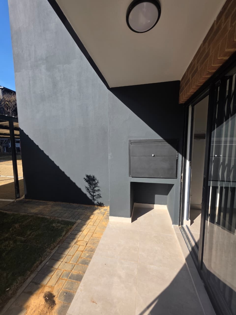 To Let 2 Bedroom Property for Rent in Moregloed Gauteng
